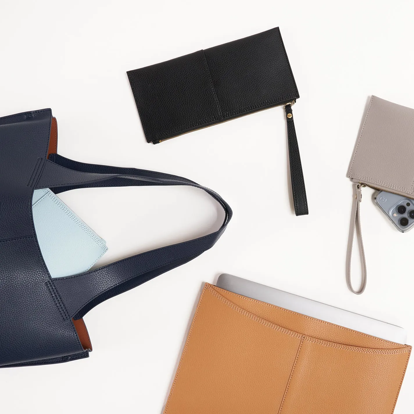 Vida Small Pouch In Micro Pebbled Leather - Mood Indigo